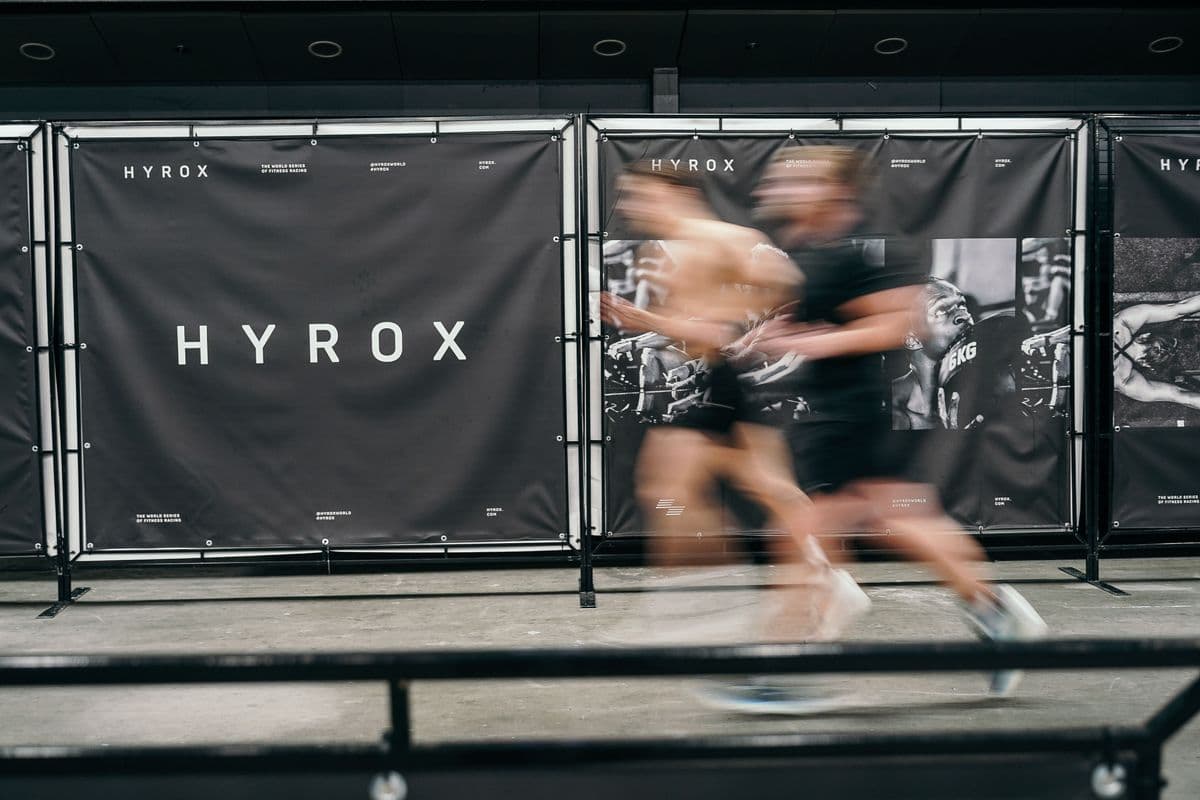 Wat is Hyrox? Alles wat je moet weten over de snelst groeiende fitnesssport ter wereld